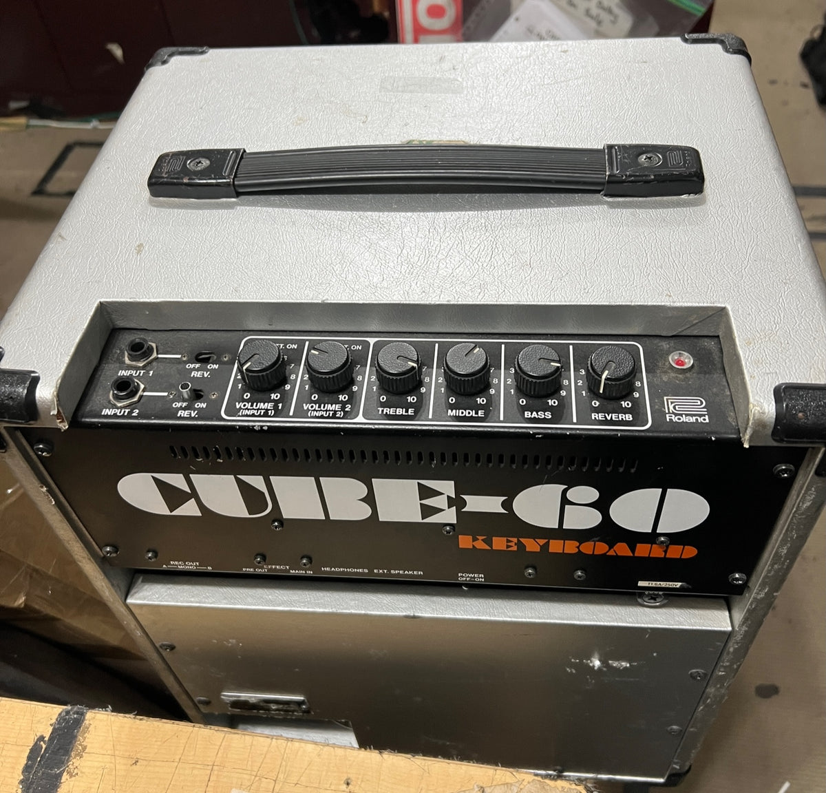 Roland cube deals 60 keyboard amp