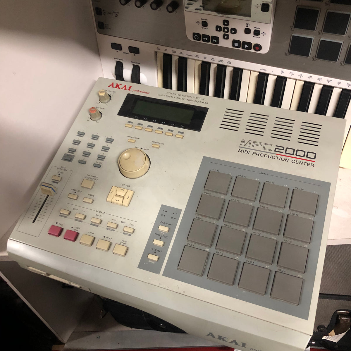 Akai - MPC2000 – musicswopshop