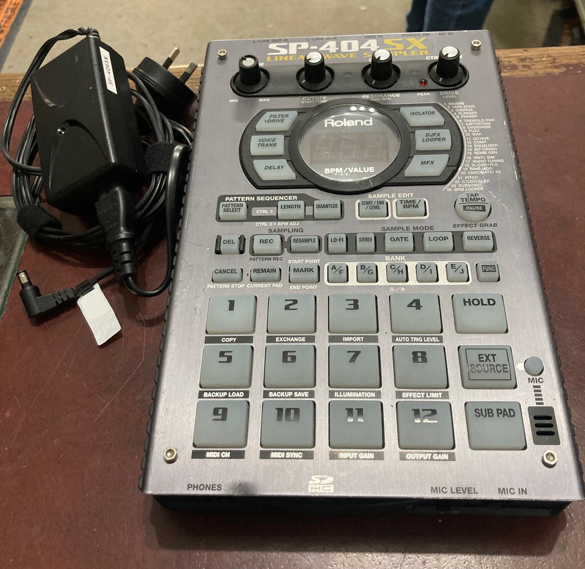 【特売安い】Roland製SP404SX(表面天板塗装後ステッカー加工) DJ機材