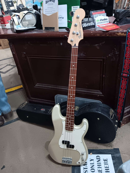 Fender - P-Bass