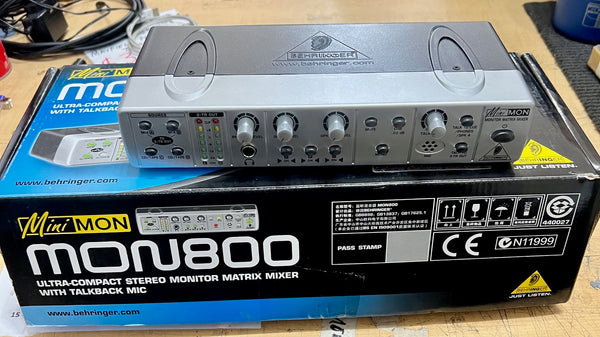 Behringer - Mon 800