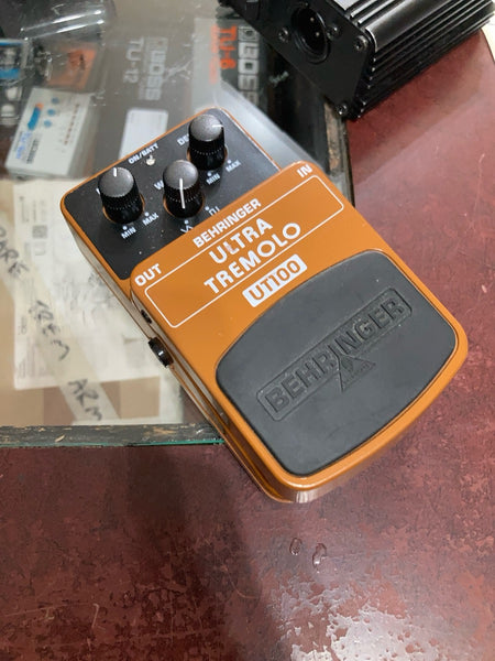 Behringer  - UT100 Ultra Tremolo