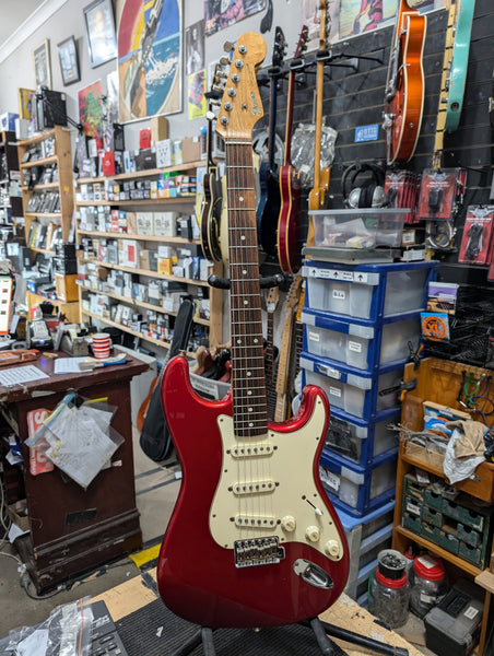 Fender - Standard Stratocaster