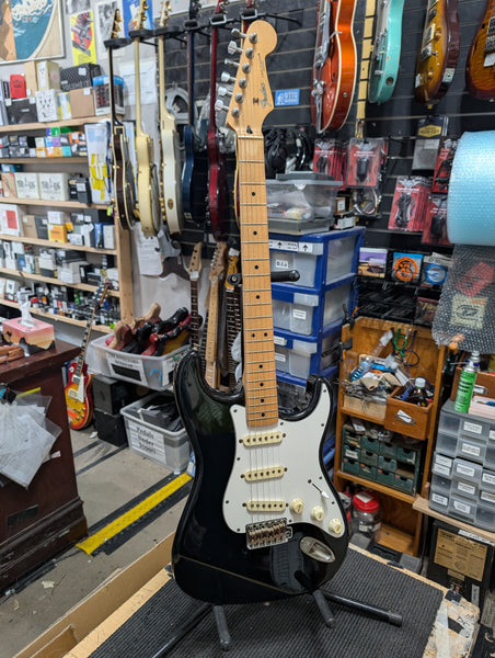 Fender - Standard Stratocaster