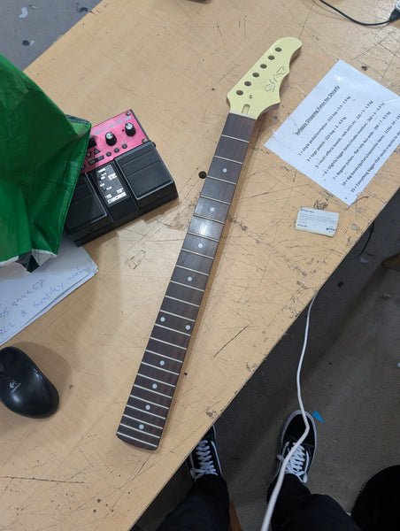 MI - Guitar Neck