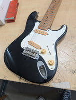 Fender - MST-32 Mini Strat